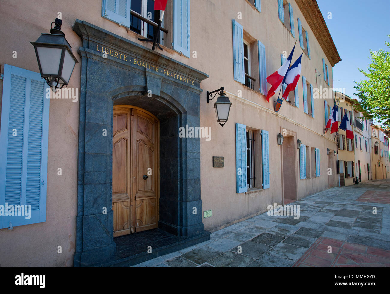 Il Rathaus in Grimaud-Village, Cote d'Azur, Suedfrankreich, Frankreich, Europa | Town Hall a Grimaud-Village, Cote d'Azur, in Francia del Sud, Francia, Europa Foto Stock