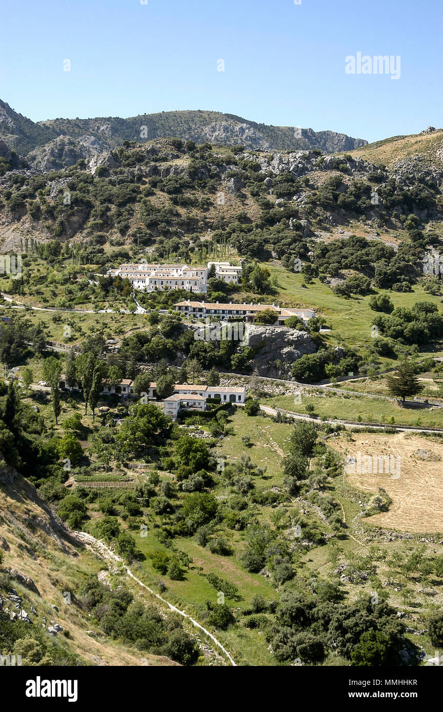 Presso il villaggio di montagna di Grazalema della Provincia di Cadice in Spagna meridionale. Si trova in una alta valle oltre 800m in Sierra del Endrinal e domi Foto Stock