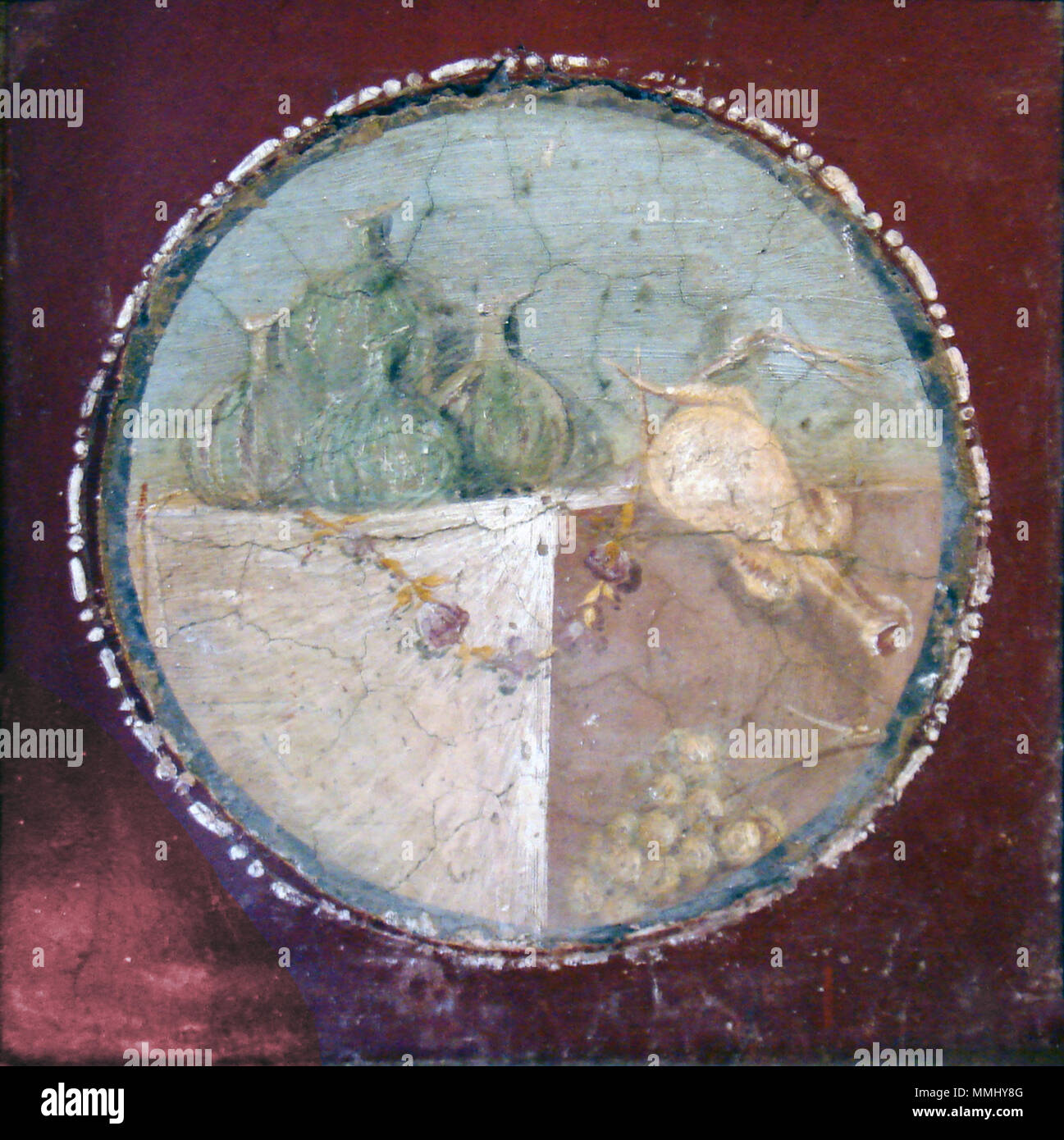 . Italiano: Natura morta con animali e frutta; il Museo Archeologico Nazionale di Napoli (inv. 8642); affresco da Pompei, IV stile pompeiano (50-79 d.C.). Inglese: antico affresco Romano, Pompei(45-79 a.C.), Italia. Stefano Bolognini 29 affreschi romani - natura morta - Pompei Foto Stock