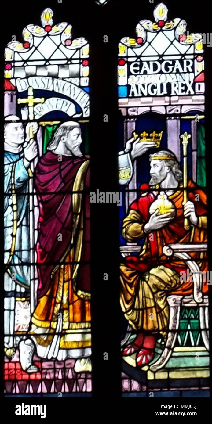 . Inglese: parte centrale di un edificio del XIX secolo vetrata di Abbazia di Bath raffigurante il re Edgar di Inghilterra di essere coronata da Dunstan, Arcivescovo di Canterbury. Edgar è stata coronata da Dunstan alla vasca da bagno e il servizio, ideato da Dunstan stesso, costituisce la base del presente-Giorno British incoronazione. . Xix secolo. Edgar sconosciuto e dunstan Abbazia di Bath Foto Stock