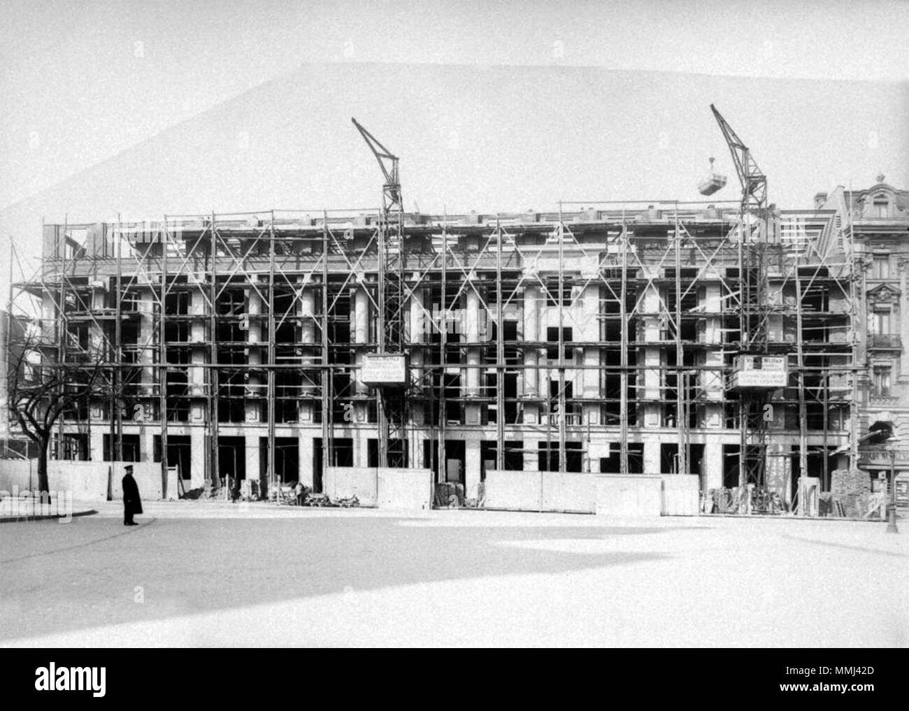 . Deutsch: Baustelle des Geschäftshauses Rathausring 13 (heute Martin-Luther-Ring) di Lipsia, Architekt: Peter Dybwad . 1914. Atelier Hermann Walter Bernhard Müller (* 1860; † 1930) Karl Walter (* 1877; † 11 ottobre 1940) 30 AHW Rathausring 13 Foto Stock