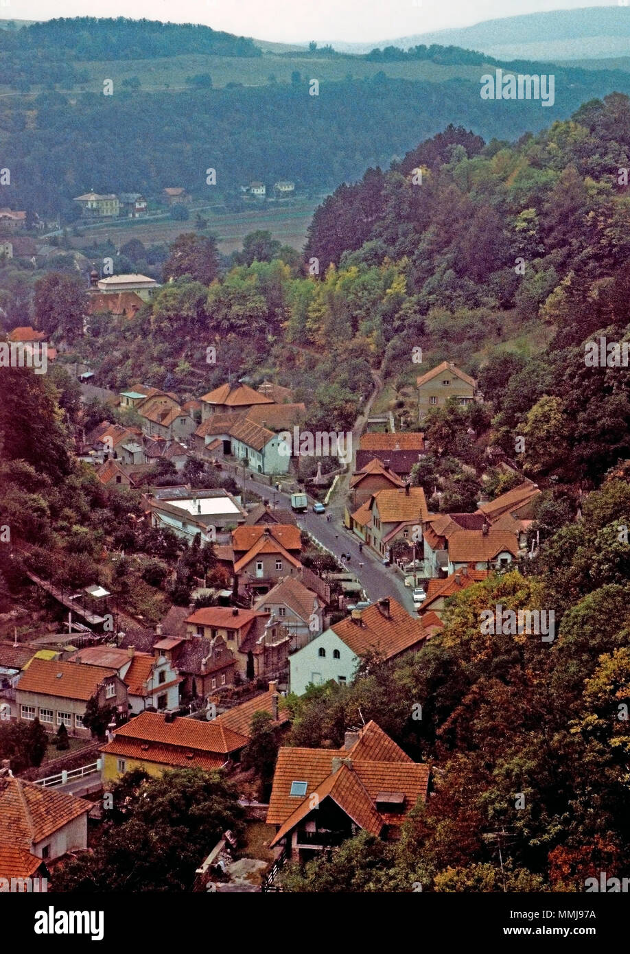 Vista di Karlstein da Burg Karlstein,Repubblica Ceca Foto Stock