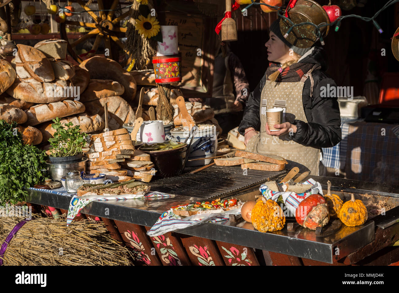 Strreet cibo, mercato di Natale, Cracovia in Polonia Foto Stock