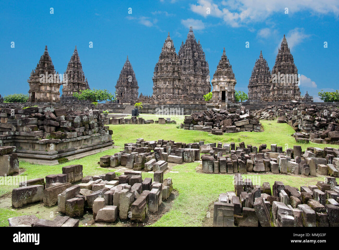 Sei principali templi del IX secolo complesso Prambanan Java Centrale Indonesia Foto Stock