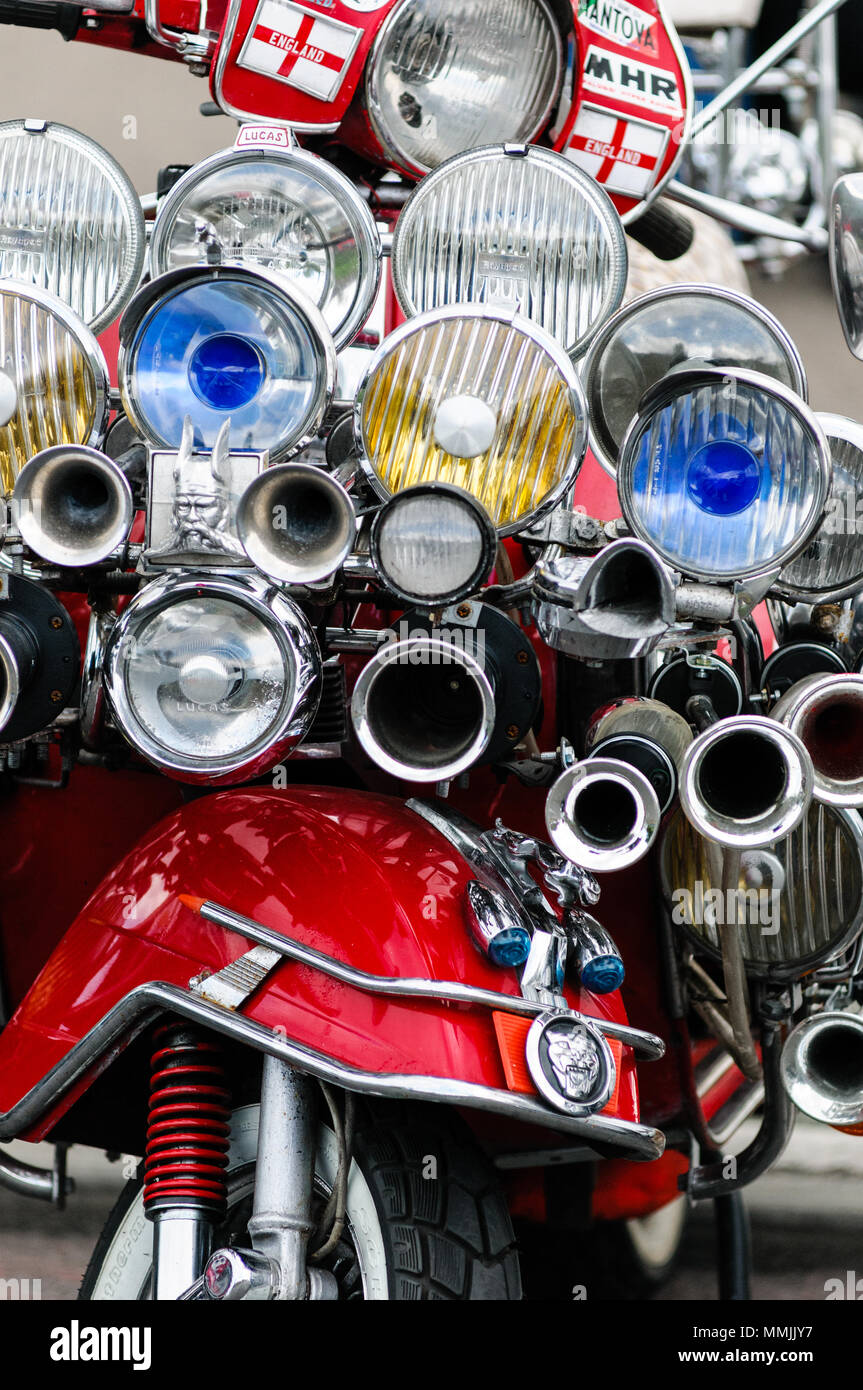 Southend, Inghilterra - 17 Aprile 2017: altamente modded scooter sul display all'annuale evento shakedown, Southend, Inghilterra. Foto Stock