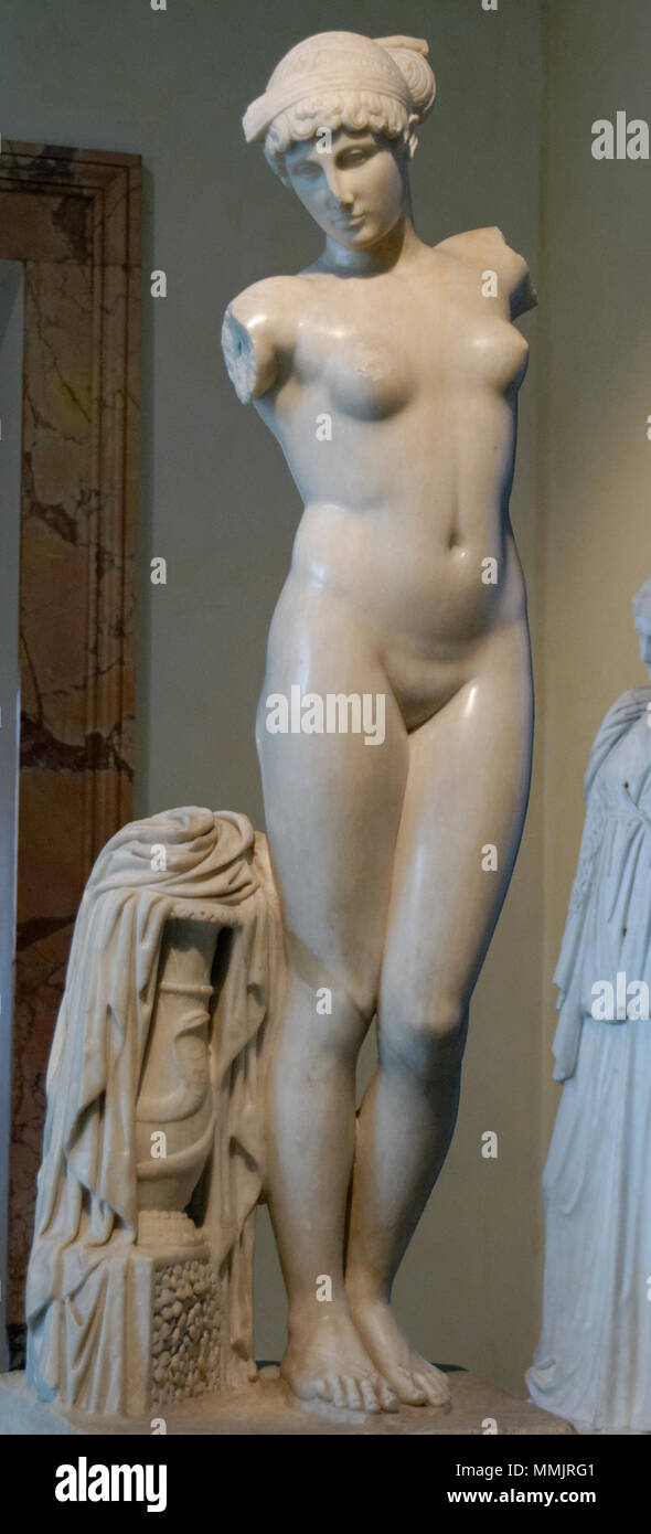 . Inglese: Statua di Afrodite emergenti dall'acqua, forse un ritratto idealizzato di Cleopatra VII d'Egitto. Tardo ellenistico opere d'arte. Français : statua d'Afrodite sortant de l'eau, peut-être onu portrait idéalisé de Cléopâtre VII d'Egypte. OEuvre de la période hellénistique tardive Italiano: Statua di Afrodite che fa il bagno. Opera tarda-ellenistica. Polski: Posąg Afrodyty; domniemany portret Kleopatry VII. Deutsch: Venere von Esquilin. Inglese: il cosiddetto "Esquilino Venere" Français : Vénus de l'Esquilin Italiano: Cosidetta Venere Esquilina Polski: Afrodyta Ekswilinu z . I secolo A.C. Esq Foto Stock