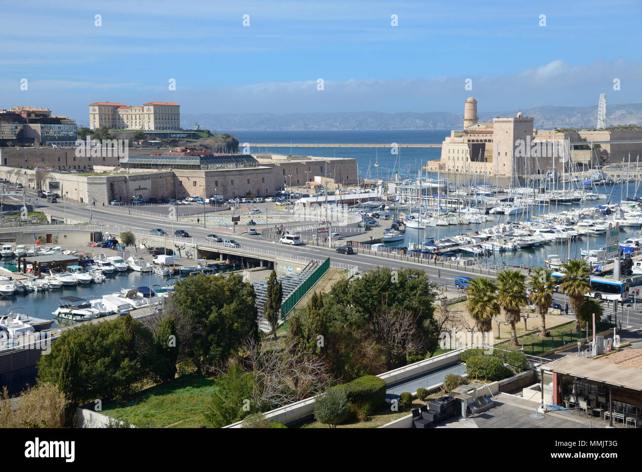 Fort Saint Jean e Marina all'ingresso del Vieux Port o porto vecchio di Marsiglia Provenza Foto Stock