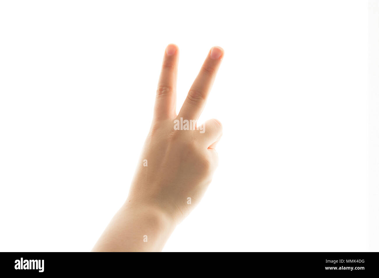 Donna canto isolato mostrante pollice in alto segno Foto Stock