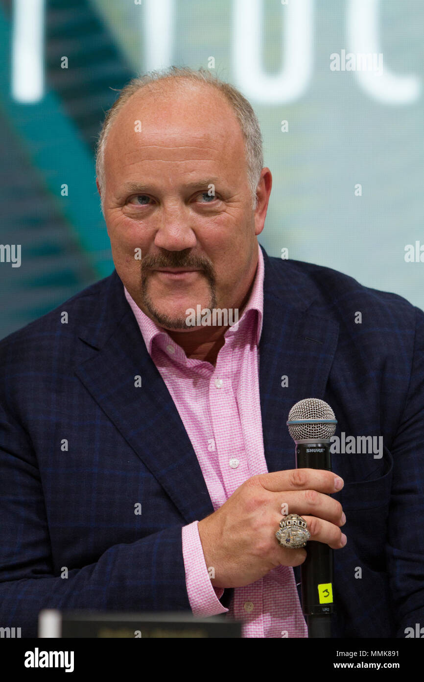 Torino, Italia. 11 maggio 2018. Banchiere americano Bradley C. Birkenfeld è ospite del 2018 Torino Salone del libro. Birkenfeld divenne un whistleblower esponendo l'evasione fiscale in Swiss bank Credito: Marco Destefanis/Alamy Live News Foto Stock