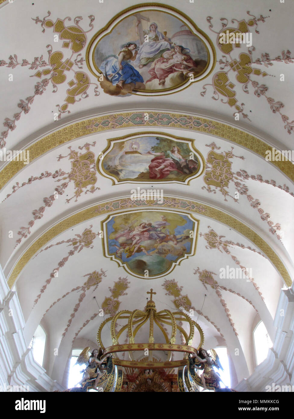 . Français : l'Alsazia, Bas-Rhin, Église abbatiale Saint-Maurice d'Ebersmunster (PA00084701, IA00124485). Peinture monumentale du choeur (1759): Assomption de Marie, Vision de saint Jean l'Evangéliste à Patmos et Trinité. Questo oggetto è indicizzato in base Palissy, database del mobilio francese patrimonio del ministero francese della cultura, sotto i riferimenti67007570 IM e IM67007572. Brezhoneg | català | Deutsch | English | Español | Suomi | Français | Magyar | Italiano | Plattdüütsch | Português | +/- . Il 13 aprile 2015. © Ralph Hammann - Wikimedia Commons Ebersmunster Abbatiale228 Foto Stock