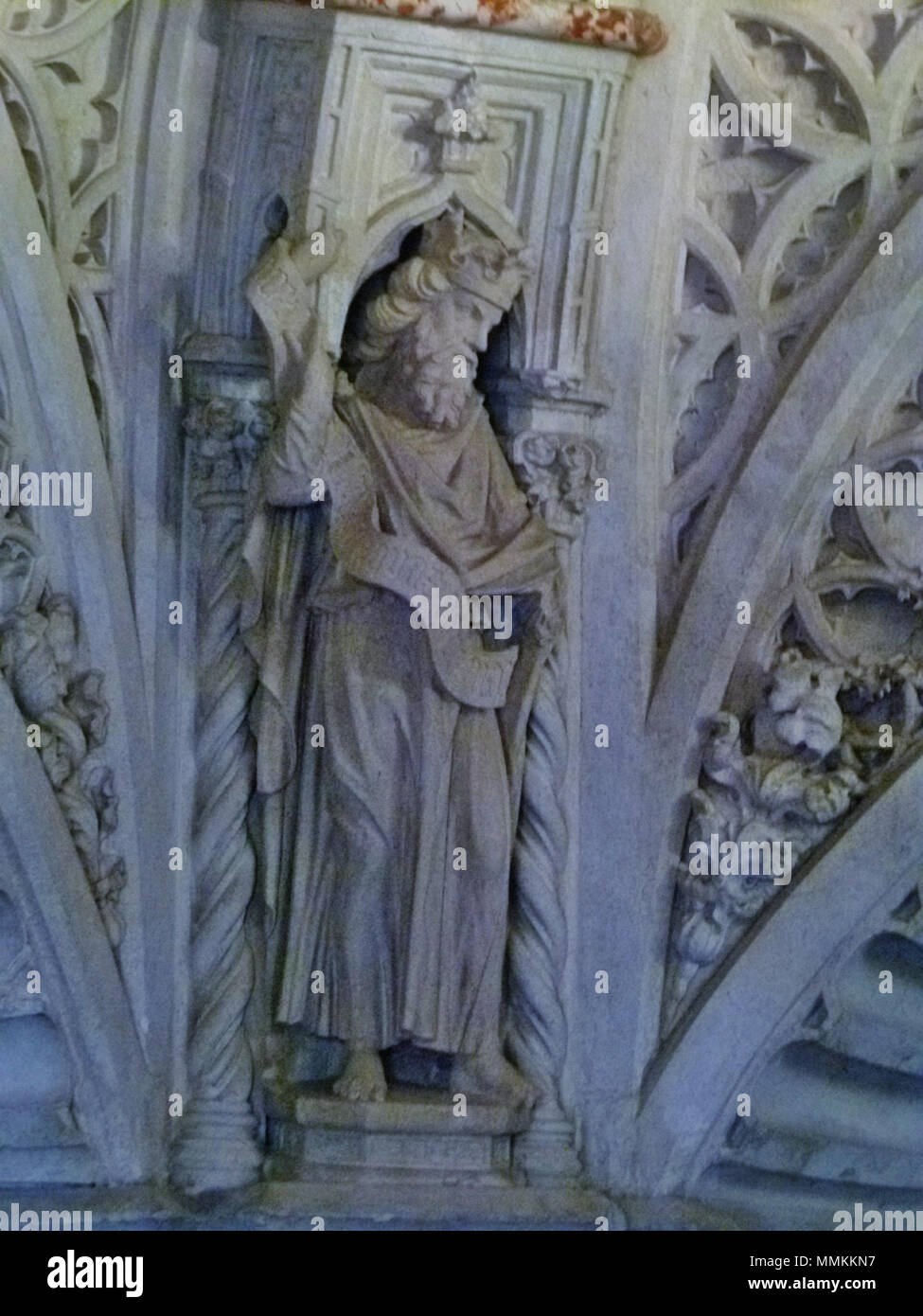 . Inglese: Statua del Re Davide nel pendentif della cupola della cattedrale di San Giacomo a Sebenico, Croazia; una costruzione di Juraj Dalmatinac Deutsch: Skulptur des Königs David in der Taufkapelle der Kathedrale von Šibenik von Juraj Dalmatinac . 12 maggio 2015, 11:32:06. JoJan cattedrale di san Jacob (25) Foto Stock