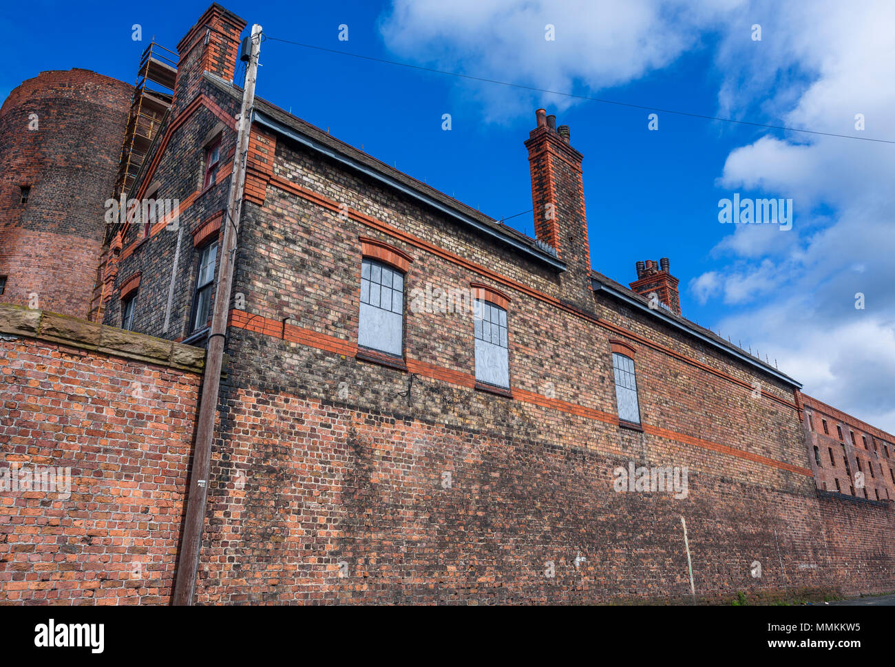 I lavori di ristrutturazione del magazzino del sud (1852-55) e Stanley Dock Tobacco Warehouse (1901) Regent Road, Liverpool, Merseyside England, Regno Unito Aprile 2018. Foto Stock
