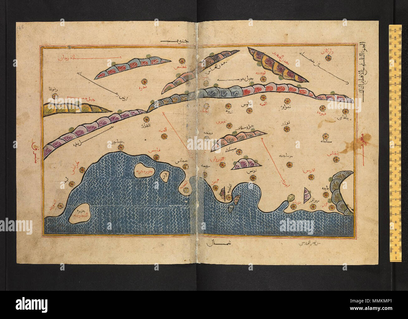 . Inglese: Tunisia, Libia. Dal libro di piacevoli viaggi in terre lontane" o "Libro di Ruggero', Tabula Rogeriana. Non datato, ca. Xiv o xv secolo manoscritto di al-Idrisi la descrizione del mondo composta nel 1152. Questo manoscritto contiene i primi tre porzioni (7) di al-Idrisi medievale della geografia araba, descrivendo il mondo conosciuto dall'equatore alla latitudine del nord Africa, e dall'Atlantico a est della Cina. . Tra 1300 e 1500. Muhammad al-Idrisi Libro di Ruggero MS. I ciccioli 42 145b Foto Stock