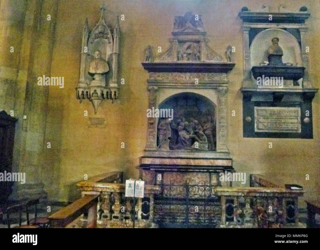 . Inglese: "L'altare della Deposizione" (1498), altare di Tommaso Rodari nella cattedrale di Como Como, Italia . 27 aprile 2012, 15:32:07. JoJan Como 085 Foto Stock