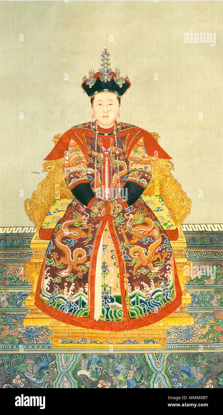 . Inglese: questo 'Ritratto della Consorte Zhuang in costume di corte" (莊妃朝服像) dipinta su una carta di scorrimento (92 x 53 cm) rappresenta Bumbutai (1613-1688), un Khorchin Mongol dei clan Borjigit che era una delle mogli di Hong Taiji (1592-1643), il secondo imperatore della dinastia Qing. Denominata 'consorte Zhuang' nel 1636, diventò Empress Dowager quando i suoi cinque-anno-vecchio figlio Fulin riuscito Hong Taiji come Shunzhi imperatore nel 1643. Lei è noto postumo come Empress Dowager Xiaozhuang. . Tra 1636 e 1643. Anonimo pittore di corte della dinastia Qing consorte Zhuang in costume di corte Foto Stock