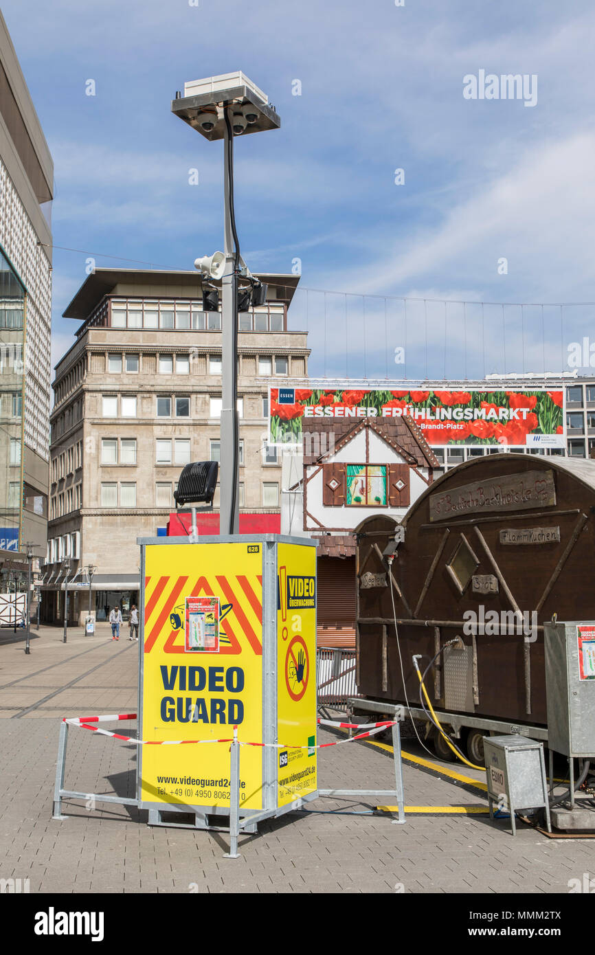 Protezione video, telecamera mobile sistema di sorveglianza, per i siti di costruzione, nelle aree di stoccaggio, impianti industriali, eventi, come qui una città festival in esse Foto Stock