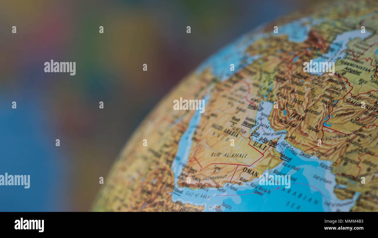 Africa e Medio Oriente mappa su un globo con mappa terrestre in background Foto Stock