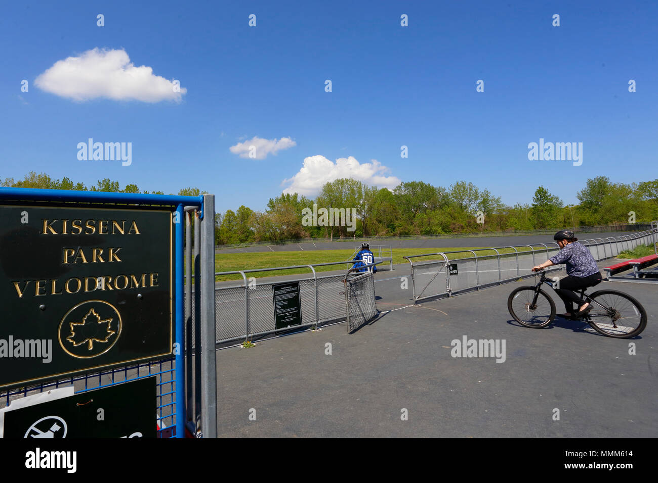 Il Kissena Park Velodrome, Queens, New York, New York. UNA pista ciclabile competitiva. Foto Stock