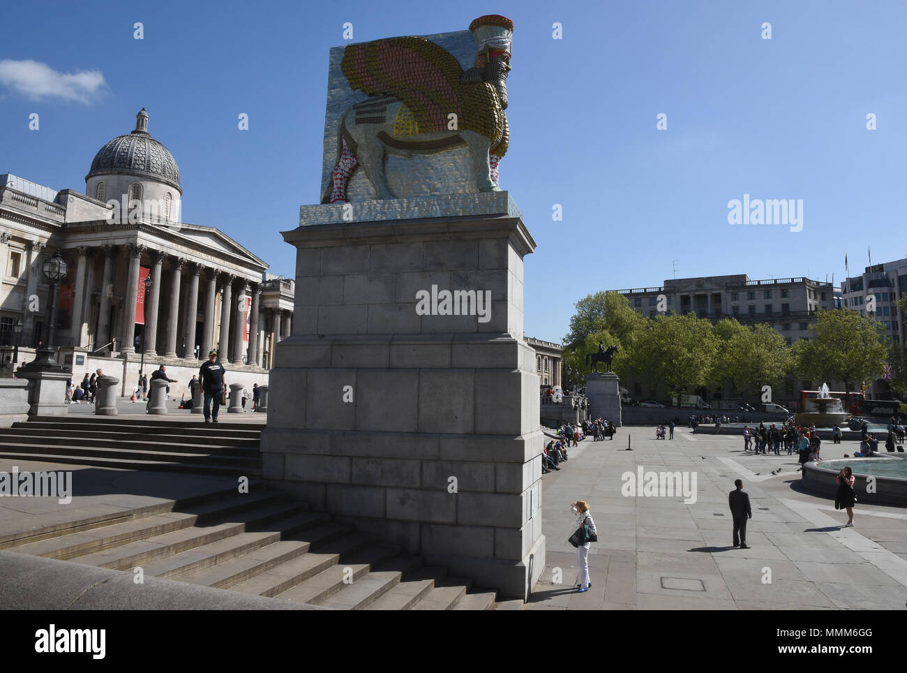 " Il nemico invisibile non dovrebbero esistere'sculpture sul quarto plinto di Michael Rakowitz,Trafalgar Square,London.UK Foto Stock