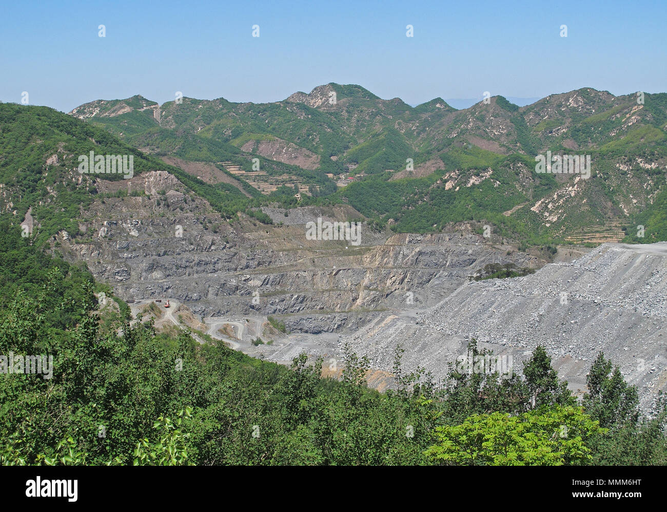 Vista su a cielo aperto della miniera di carbone di nord-est Hebei, Cina Maggio 2016 Foto Stock