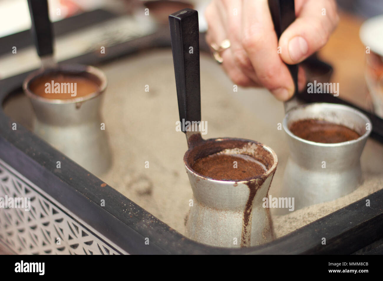 Macchine da caffè in Turku sulla sabbia Foto Stock