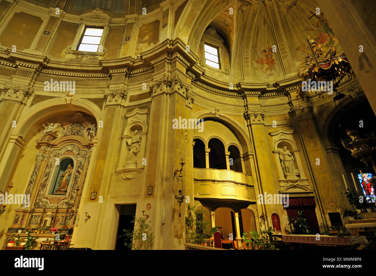 Vista interna della chiesa di Sant'Antonio Martire, Piazza Guglielmo Marconi, Ficarolo, Rovigo, Italia Foto Stock