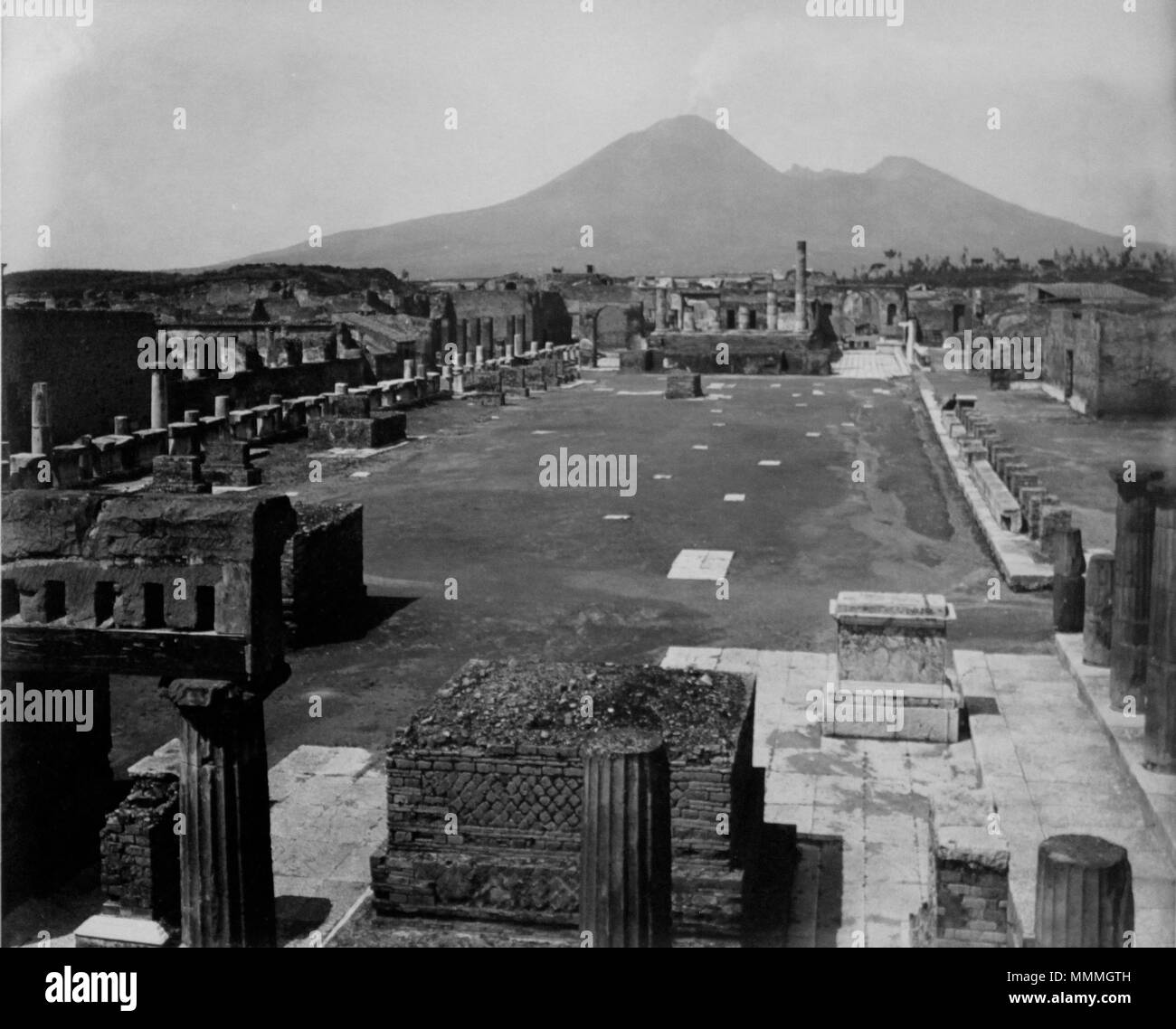 . Inglese: Napoli: Pompei Deutsch: Neapel: Pompei . 1865. Giorgio Sommer (1834-1914) Descrizione fotografo italo-tedesca Data di nascita e morte 2 Settembre 1834 7 Agosto 1914 Luogo di nascita e morte Francoforte Napoli posizione lavoro Francoforte (tirocinio), Svizzera, Roma, Napoli competente controllo : Q64212 VIAF:?ISNI 61719975:?0000 0000 6634 9740 ULAN:?500030461 LCCN:?n82102684 NLA:?35128248 WorldCat 1865 Sommer Pompei anagoria Foto Stock