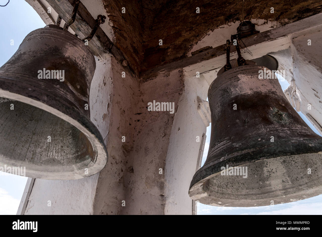 Le campane della chiesa di San Pietro la seconda più antica chiesa in America a Taboga Island in Panama vicino a Città di Panama Foto Stock