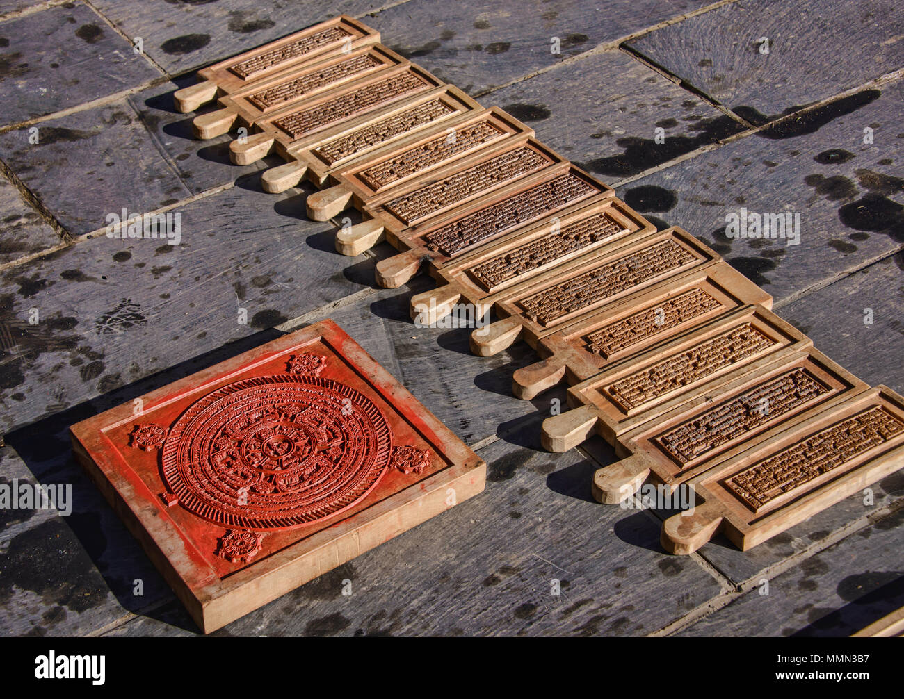 Il Tibetano woodblock stampe alla sacra Scrittura Bakong Stampa Monastero a Dege, Sichuan, in Cina Foto Stock