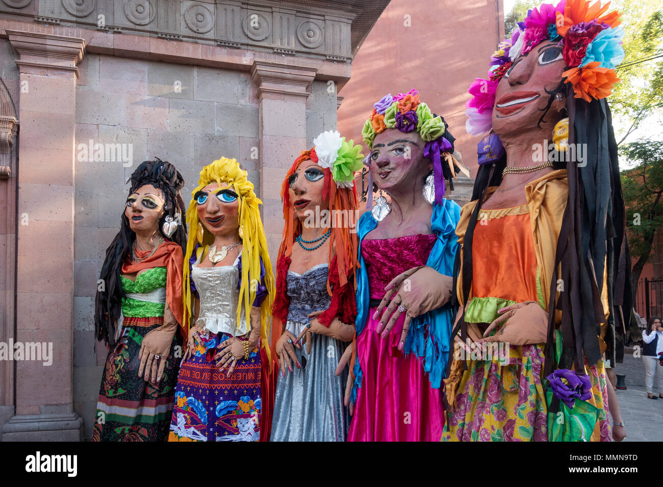 Pupazzi giganti chiamati mojigangas in San Miguel De Allende, Messico Foto Stock