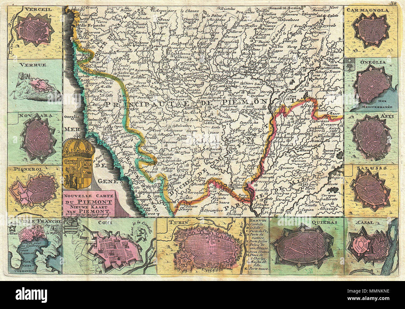 . Inglese: una splendida mappa del Piemonte, Italia primo disegnato da Daniel de la"feuille nel 1706. Questa provincia nel nord Italia si estende a nord di Milano e il confine con la Svizzera. Circondata da tredici vedute e piani di importanti borghi e rocche in questa regione. Da in alto a destra in senso orario questi includono Carmagnola, Oneglia, Asti, Salusso, Casal, Quieras, Torino, coni, Ville Franche, Pignerol, Novara, Verrue e Verceil. Titolo in basso a sinistra del quadrante in francese e olandese. Sopra l'area titolo il armorial crest del Piemonte è rappresentato. Si tratta di Paolo de la"feuille's 1747 Foto Stock