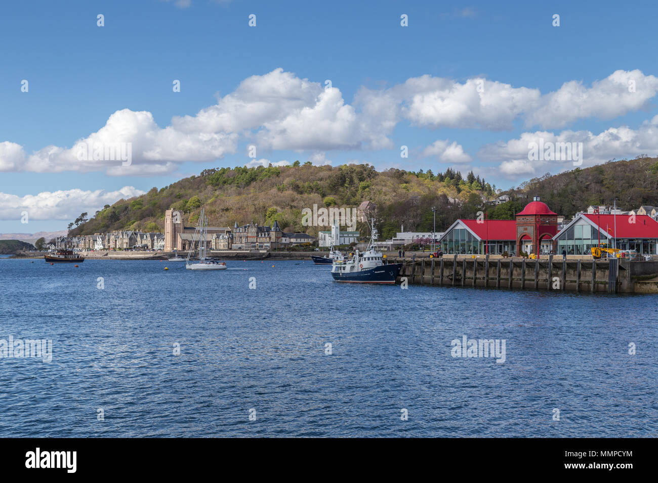 Waterfront e il porto di Oban, una città e porto di Argyll and Bute, Scozia occidentale e il gateway Ebridi Foto Stock