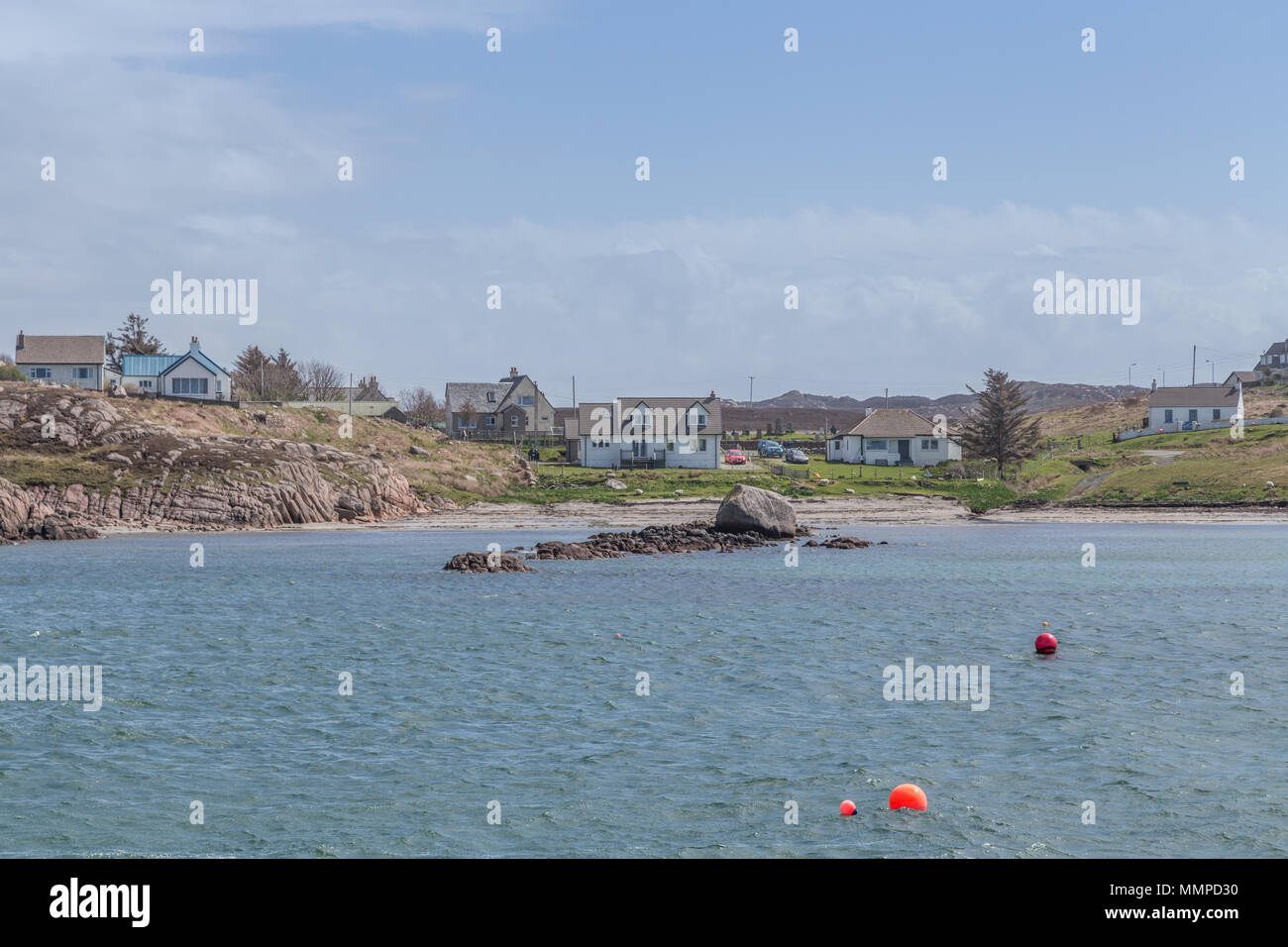 Guardando indietro a Fionnphort dal traghetto Calmac en route da Isle of Mull di Iona, Argyll and Bute sul Ebridi Interne, Scotland, Regno Unito Foto Stock