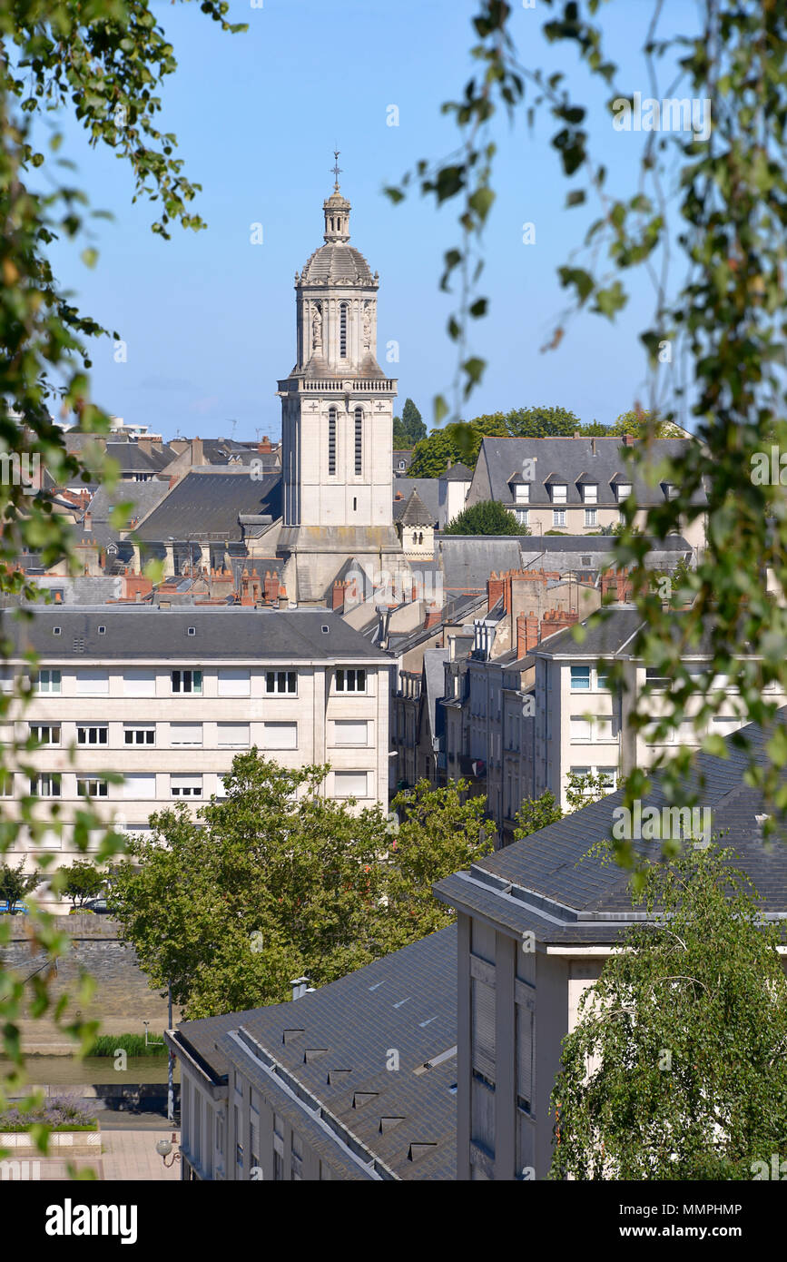 La Trinité chiesa tra il fogliame di Angers nel Maine-et-Loire reparto, regione Pays de la Loire, in Francia occidentale circa 300 km (190 miglia) a sud Foto Stock