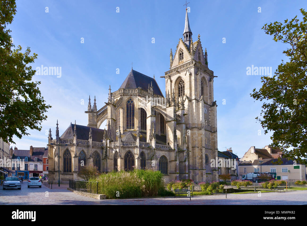 La chiesa di Notre Dame des Marais a La-Ferté-Bernard, un comune nel dipartimento della Sarthe nella regione Pays de la Loire nel nord-ovest della Francia. Foto Stock