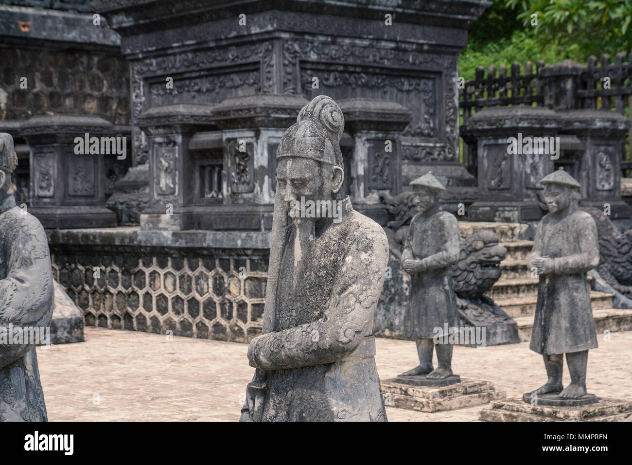 Le statue antiche in Khai Dinh tomba di Hue Vietnam Foto Stock
