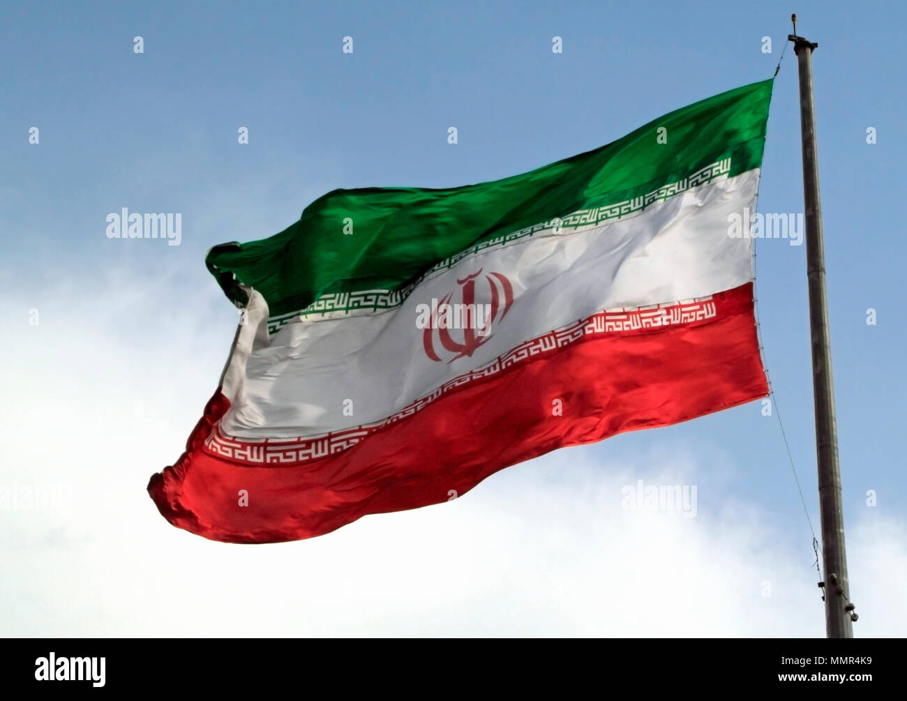 Bandiera iraniana sventolare nel vento Foto Stock