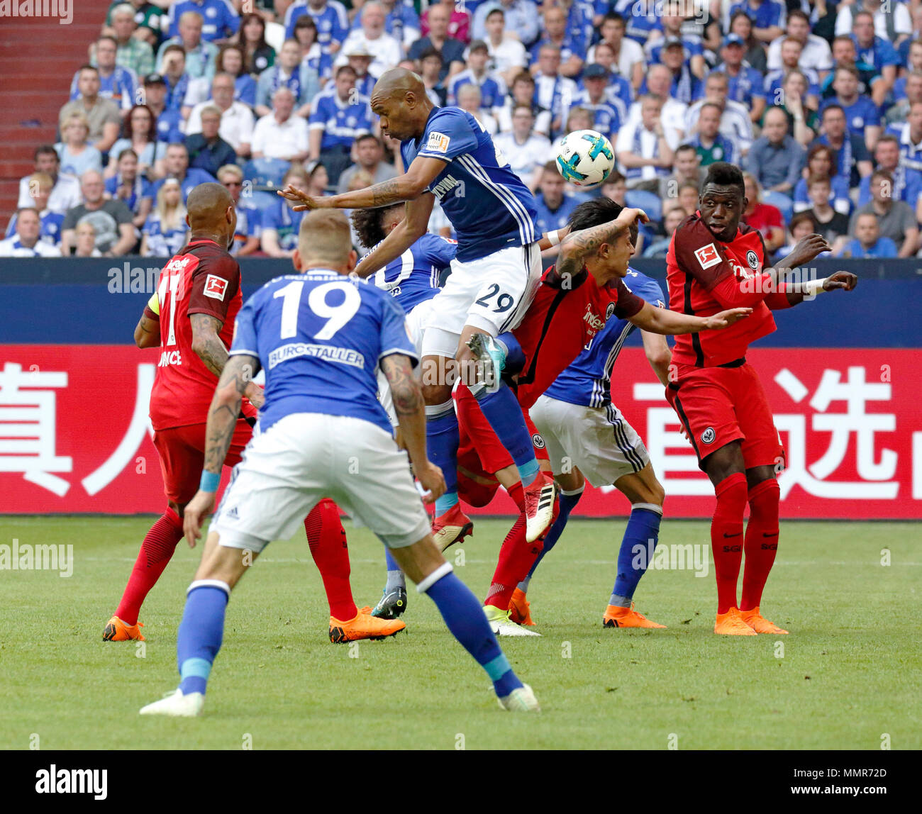 Sport, calcio, Bundesliga, 2017/2018, FC Schalke 04 vs Eintracht Frankfurt 1:0, Veltins Arena Gelsenkirchen, scena del match, f.l.t.r. Kevin Prince Boateng (SGE), Guido Burgstaller (S04), Thilo Kehrer (S04), Naldo (S04), Carlos Salcedo (SGE), Leon Goretzka (S04), Danny da Costa (SGE) Foto Stock