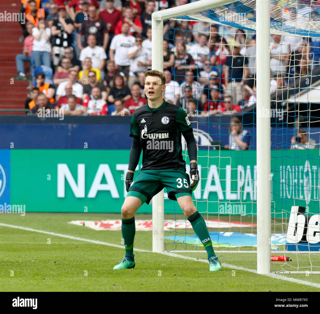 Sport, calcio, Bundesliga, 2017/2018, FC Schalke 04 vs Eintracht Frankfurt 1:0, Veltins Arena Gelsenkirchen, scena del match, custode Alexander Nuebel (S04) Foto Stock