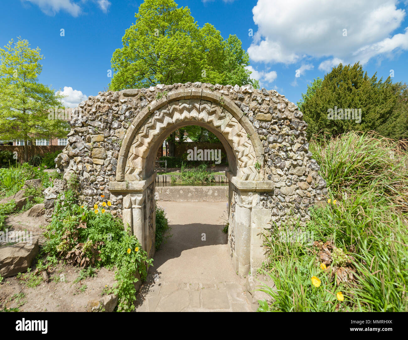 Antico Arco Normanno in Westgate giardini, Canterbury. Foto Stock