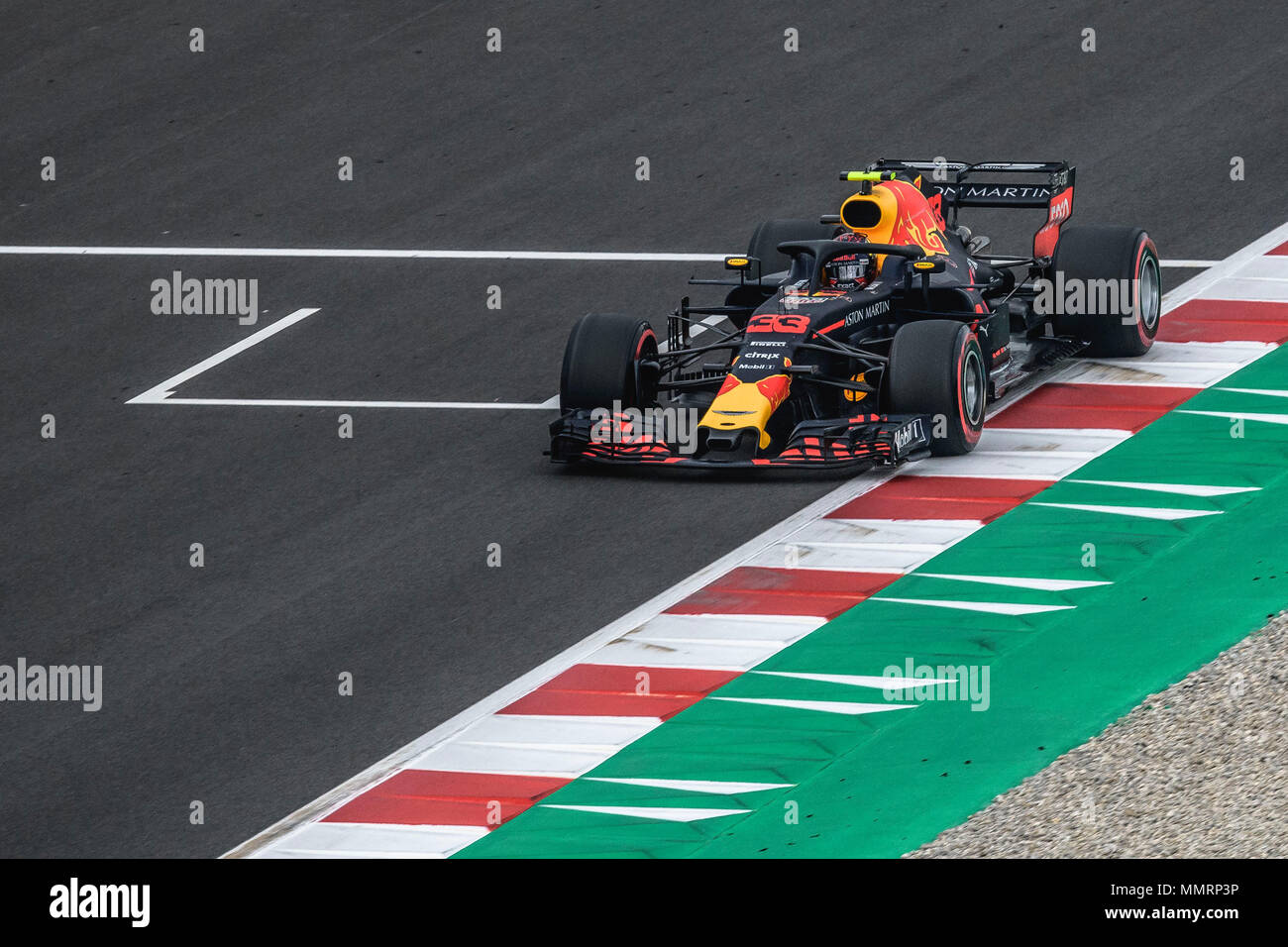 Barcellona, Spagna. 12 Maggio 2018: Max Verstappen (NED) unità durante le qualifiche per il GP spagnolo presso il Circuito de Barcelona - Catalunya con la sua Red Bull RB14 Credito: Matthias Oesterle/Alamy Live News Foto Stock