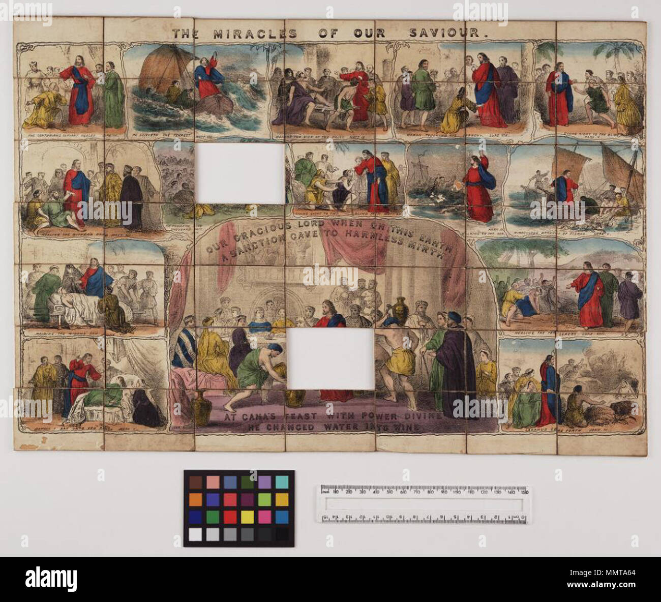 . Jigsaw intitolato i miracoli del nostro Salvatore; carta coperti i pezzi di legno sono illustrazioni e riferimenti biblici su recto e i testi biblici sulla faccia versa. Copia di Johnson ha due pezzi mancanti. Un pezzo di indipendenti della stessa dimensione. Nessuna casella; i nostri gentili Signore quando su questa terra una sanzione diede al innocuo allegria; a Cana la festa con potenza divina egli cambiò l acqua in vino; Centurioni servo guarito. Luca VII; egli stilleth la tempesta. Matt. VIII; alzando il paralitico. Matt. IX; donna di toccare il suo mantello. Luca VIII; il dono della vista ai ciechi. Segno X; la guarigione appassire'd mano. Matt. XII; Foto Stock