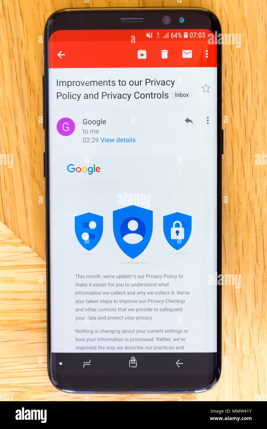 Una schermata dello smartphone mostrando Gmail della nuova politica di tutela della privacy e i controlli della privacy, introdotta per la nuova Unione europea generale sulla protezione dei dati (regolamento il PILR) Foto Stock
