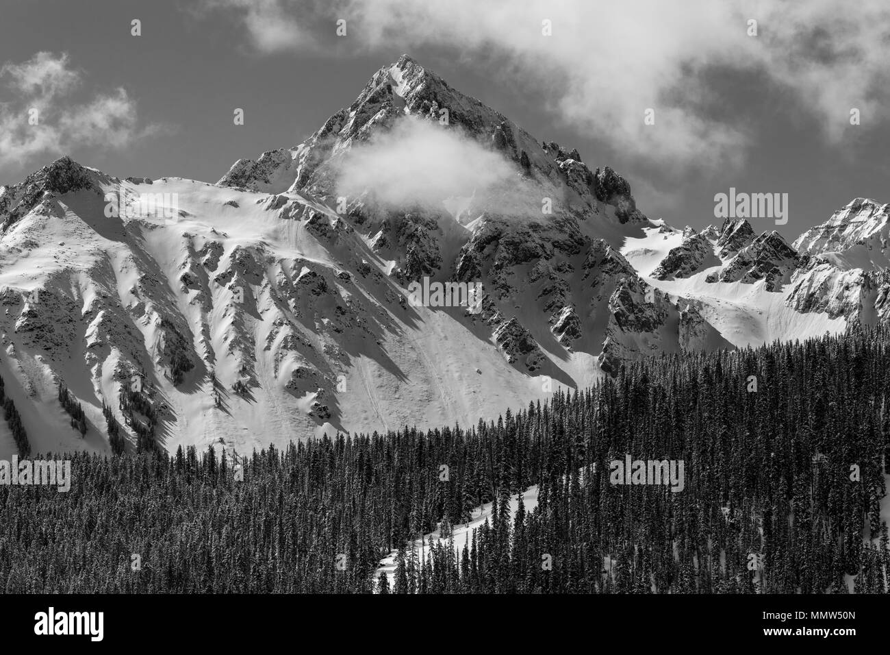 Aprile 27, 2017 RIDGWAY COLORADO - Antenna di Monte Sneffels con neve vicino a Telluride Colorado, è 14,150 metri di altitudine, la quarta montagna più alta delle montagne San Juan gamma Foto Stock