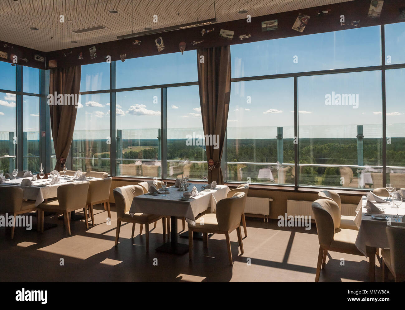 Gli interni del ristorante in un edificio di Neve Arena - indoor sci pendenza, Druskininkai. La lituania Foto Stock