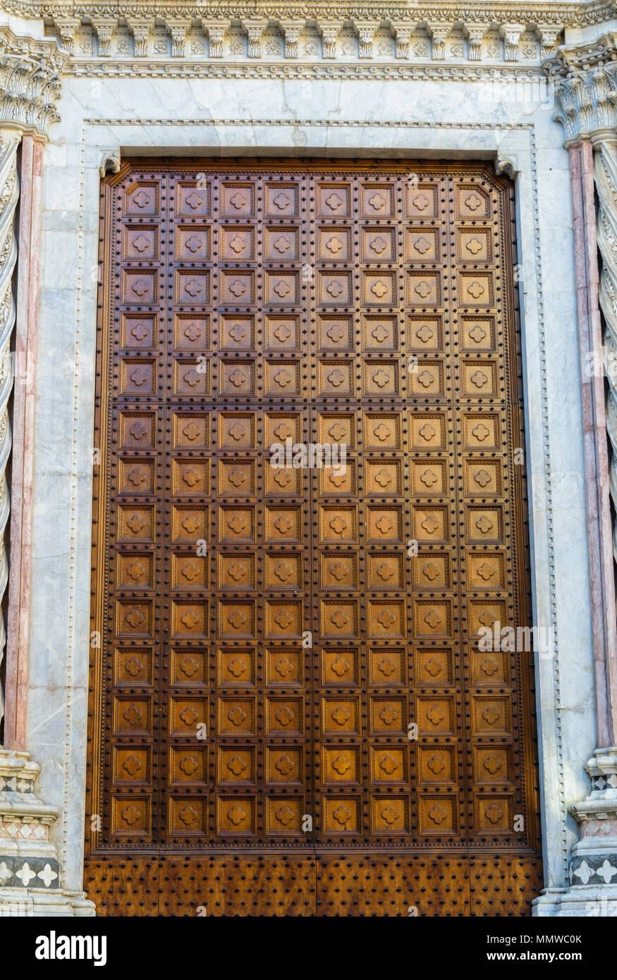 Siena Cattedrale Santa Maria Assunta, Italia, dettaglio della porta Foto Stock