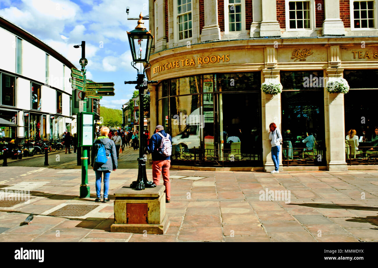 Bettys Cafe e sale da tè, St Helens Square, York, Inghilterra Foto Stock