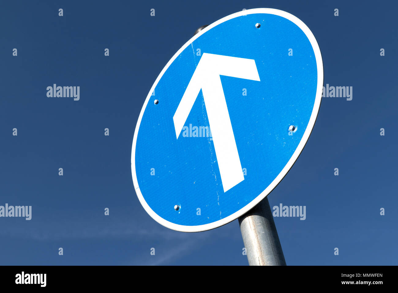 Il tedesco cartello stradale: andare dritto Foto Stock