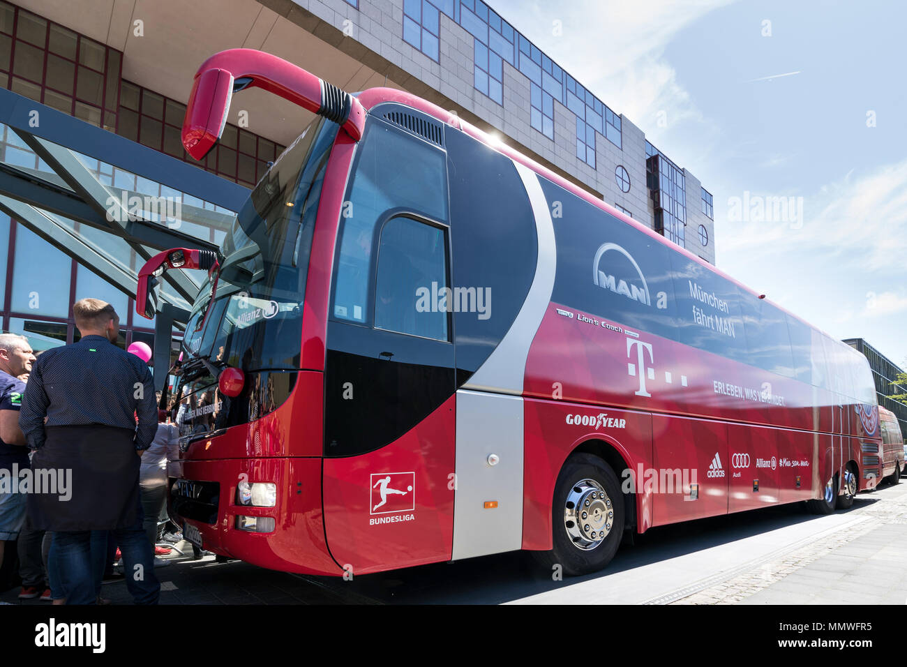 Autobus squadra del FC Bayern Monaco dipartimento di calcio. La FC Bayern il club di maggior successo nel calcio tedesco di storia. Foto Stock