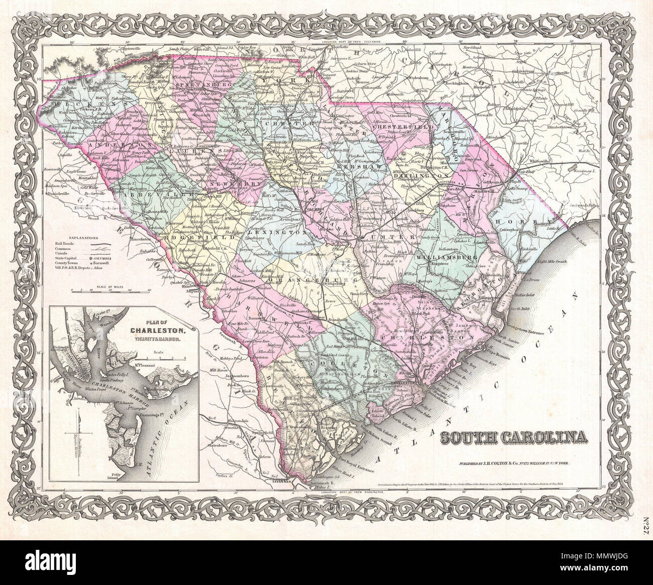 . Inglese: un bel 1855 prima edizione esempio di Colton la mappa della Carolina del Sud. Copre tutto lo stato come pure le parti adiacenti della Georgia e Carolina del Nord. Mappa è mano colorati in rosa, verde, giallo e blu pastello per identificare le contee. Identifica di città, ferrovie, strade e alcuni elementi topografici. Dispone di un inserto di Charleston e vicinanza nella parte inferiore sinistra del quadrante. I nomi delle Blue Ridge Mountains. Circondato da Colton il tipico motivo a spirale confine. Questo è uno dei pochi a metà del XIX secolo atlas mappe per rappresentare la Carolina del Sud in modo indipendente. Essa è più comunemente associato Foto Stock